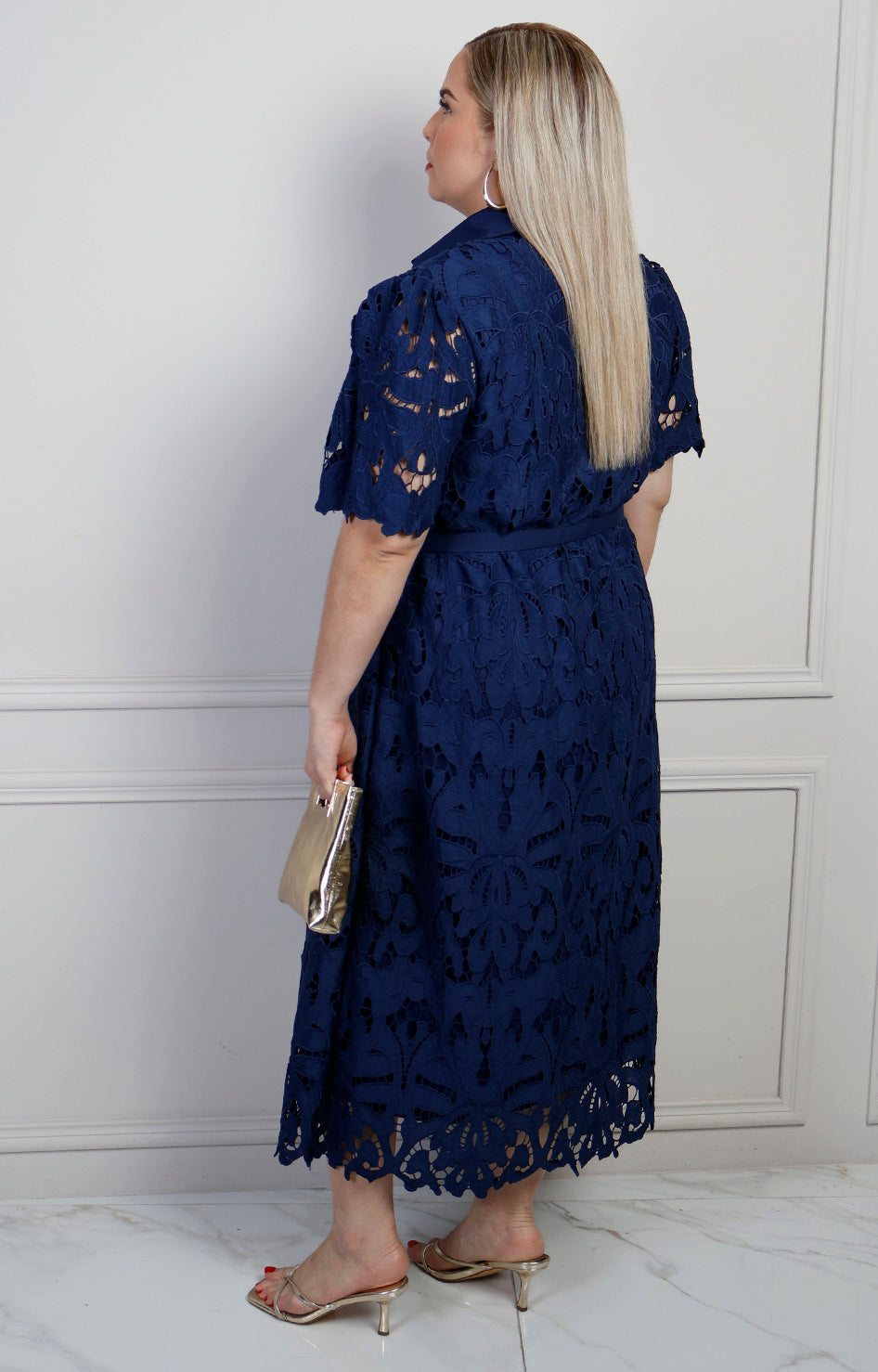 Vestido largo camisero de encaje