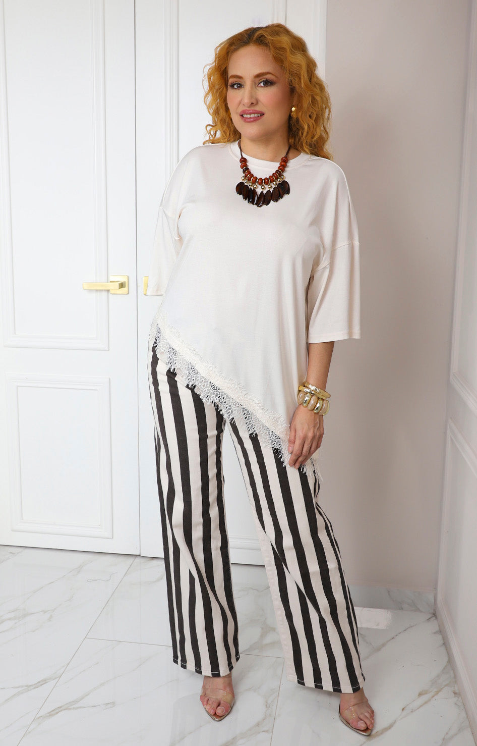 Blusa asimétrica con encaje
