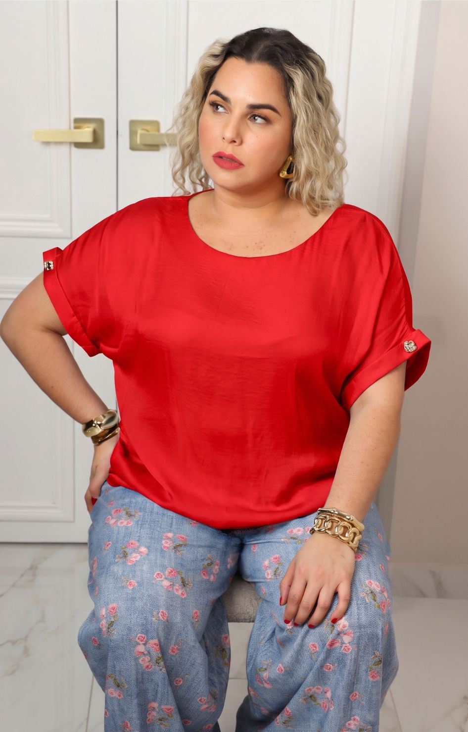Blusa con detalle dorado en mangas