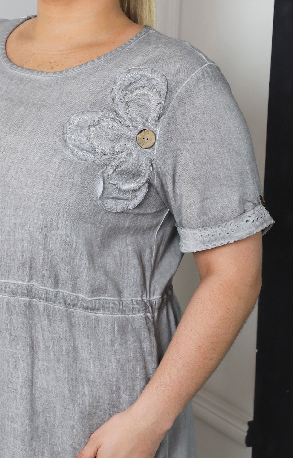 Vestido casual con flor 3D