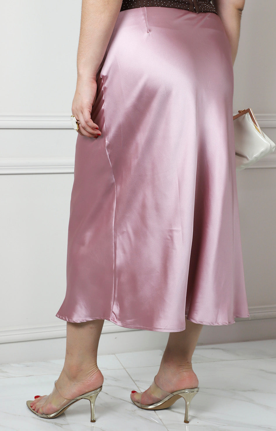 Falda midi rosa satinada