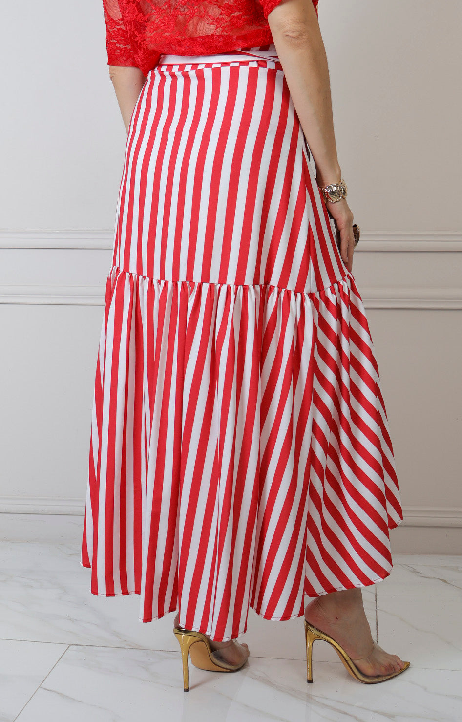 Falda regular roja a rayas con olanes de Boutiquemirel