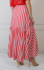 Falda regular roja a rayas con olanes de Boutiquemirel