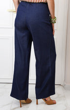 Pantalón de mezclilla con pierna ancha y cinturón