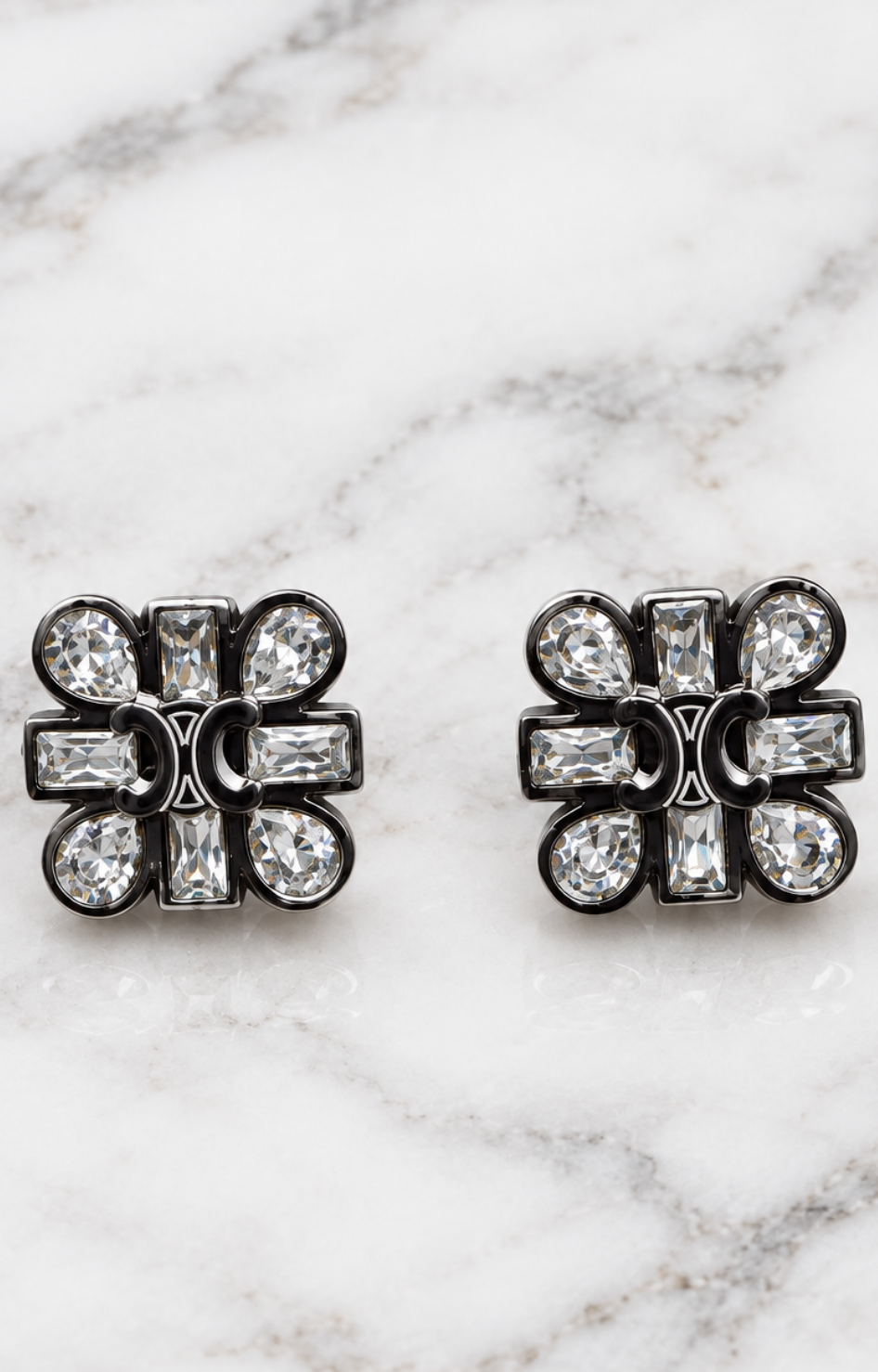 Aretes de broquel cuadrados con cristales