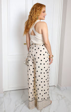 Palazzo beige con tirantes cruzados