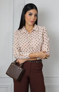 Blusa camisera beige con polka dots