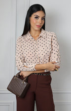 Blusa camisera beige con polka dots