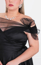 Vestido negro con hombros caídos - VESTIDO LARGO CURVY Boutiquemirel 