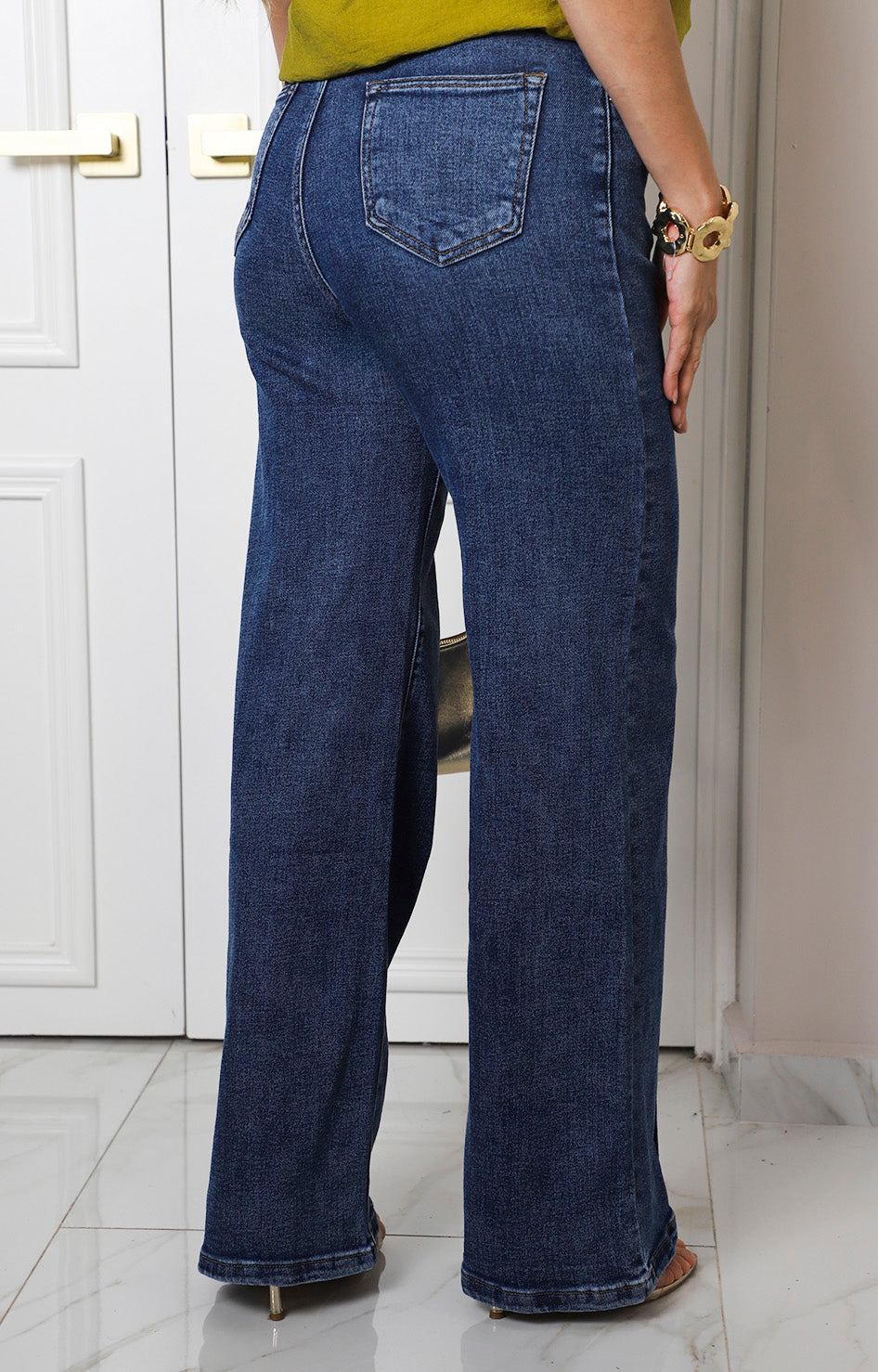 Pantalón mezclilla azul de tiro alto con botones
