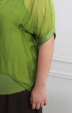 Blusa de seda de manga corta