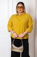 Blusa mostaza con bolsas frontales