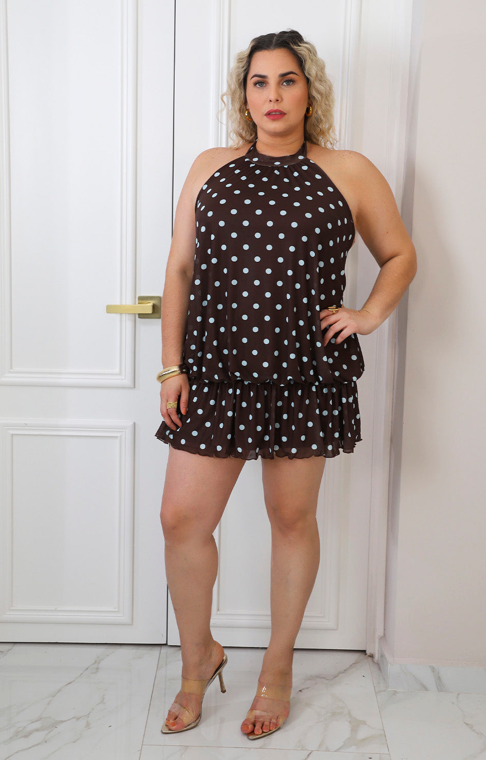 Vestido café halter polka dots