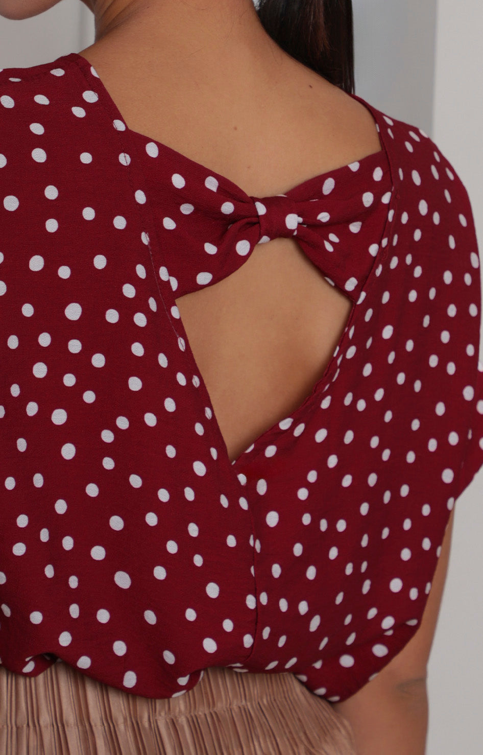 Blusa vino con manga corta y polka dots