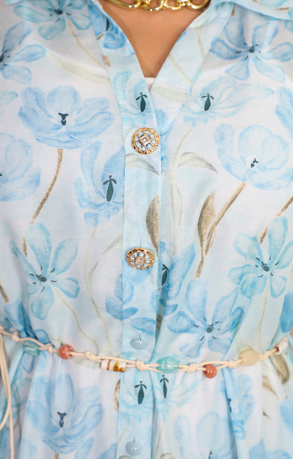 Vestido azul con estampado floral
