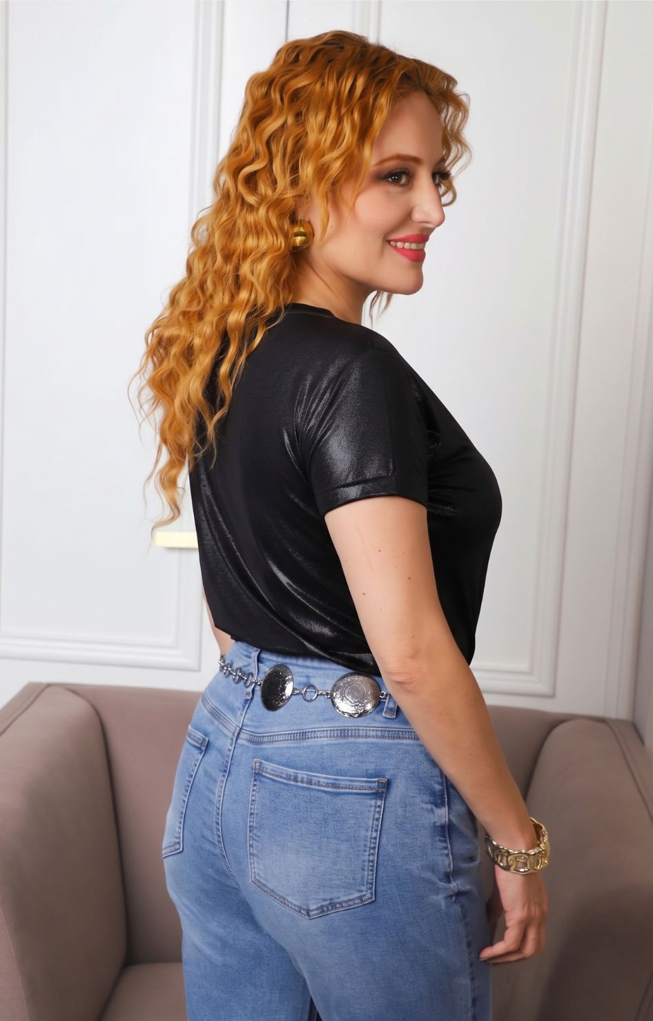 Blusa metálica con escote en V