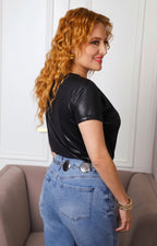Blusa metálica con escote en V
