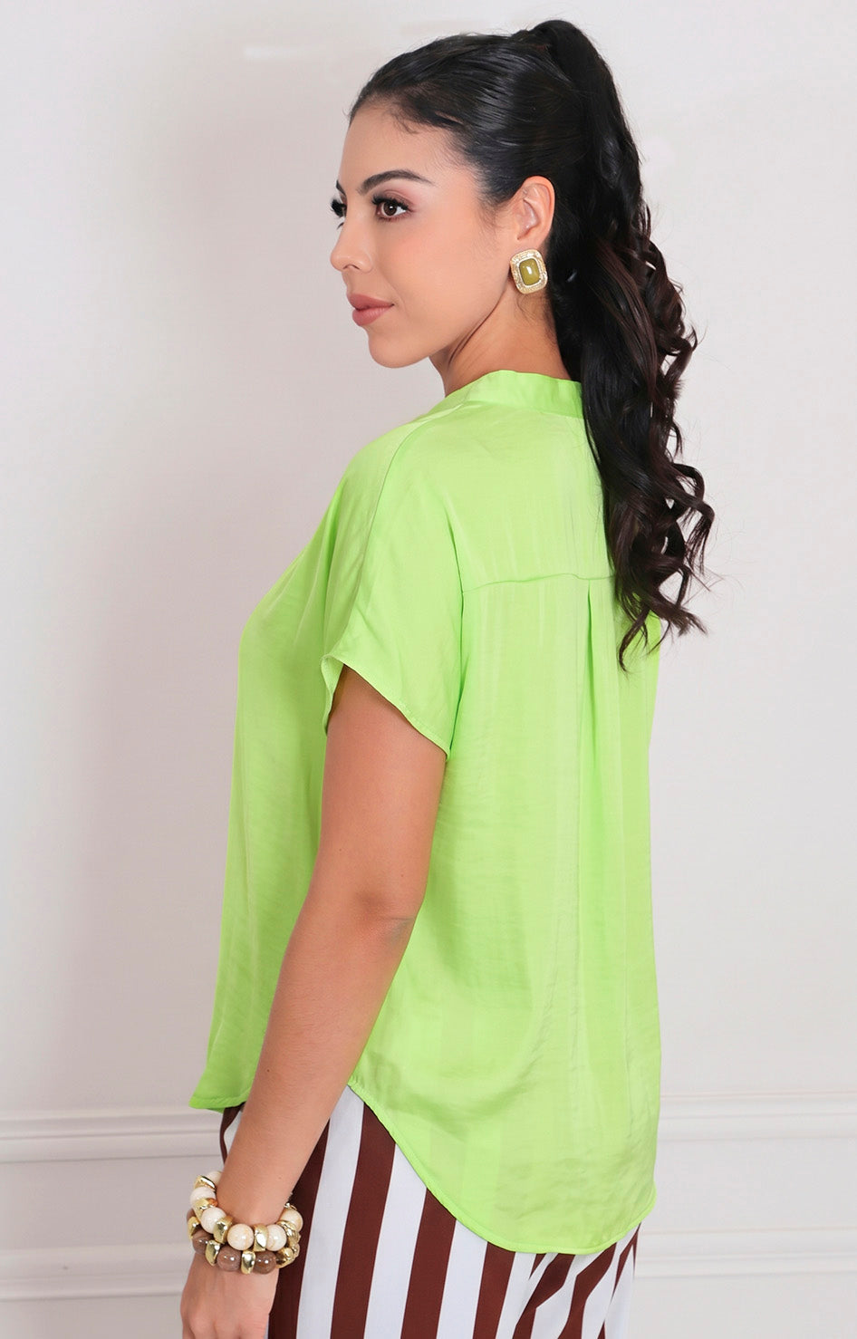 Blusa lisa con mangas