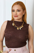 Collar de cadena con dijes