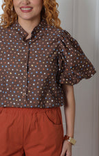 Blusa con polka dots y mangas globo