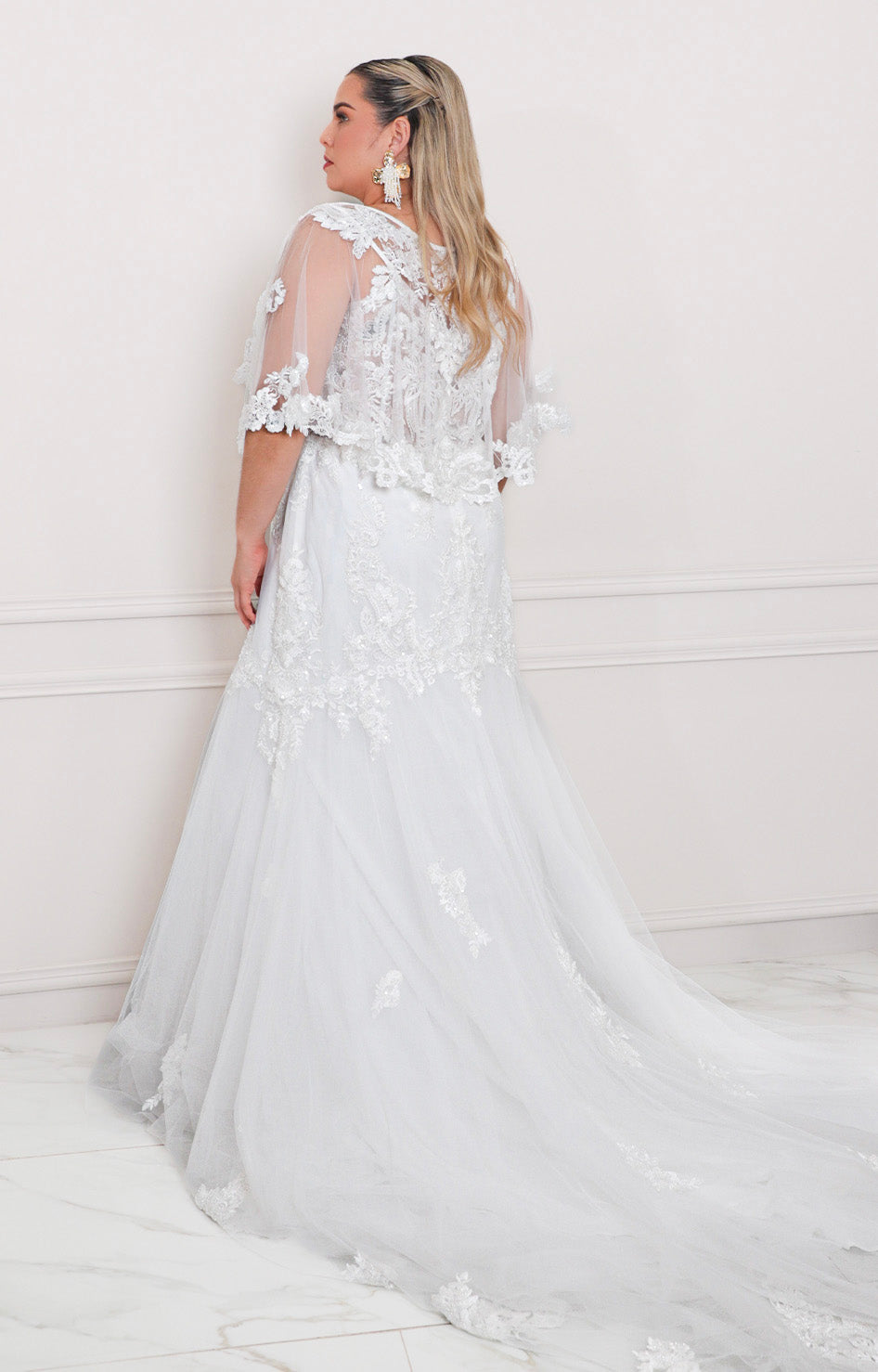 Vestido blanco con tul y encaje