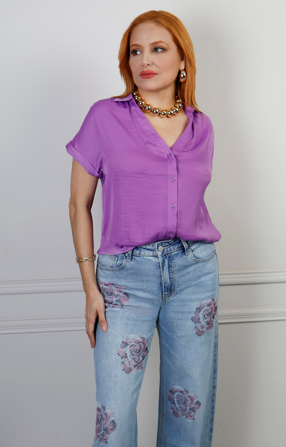 Blusa morada Boutiquemirel de corte regular, escote en V y botones frontales