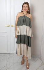 Vestido halter en capas
