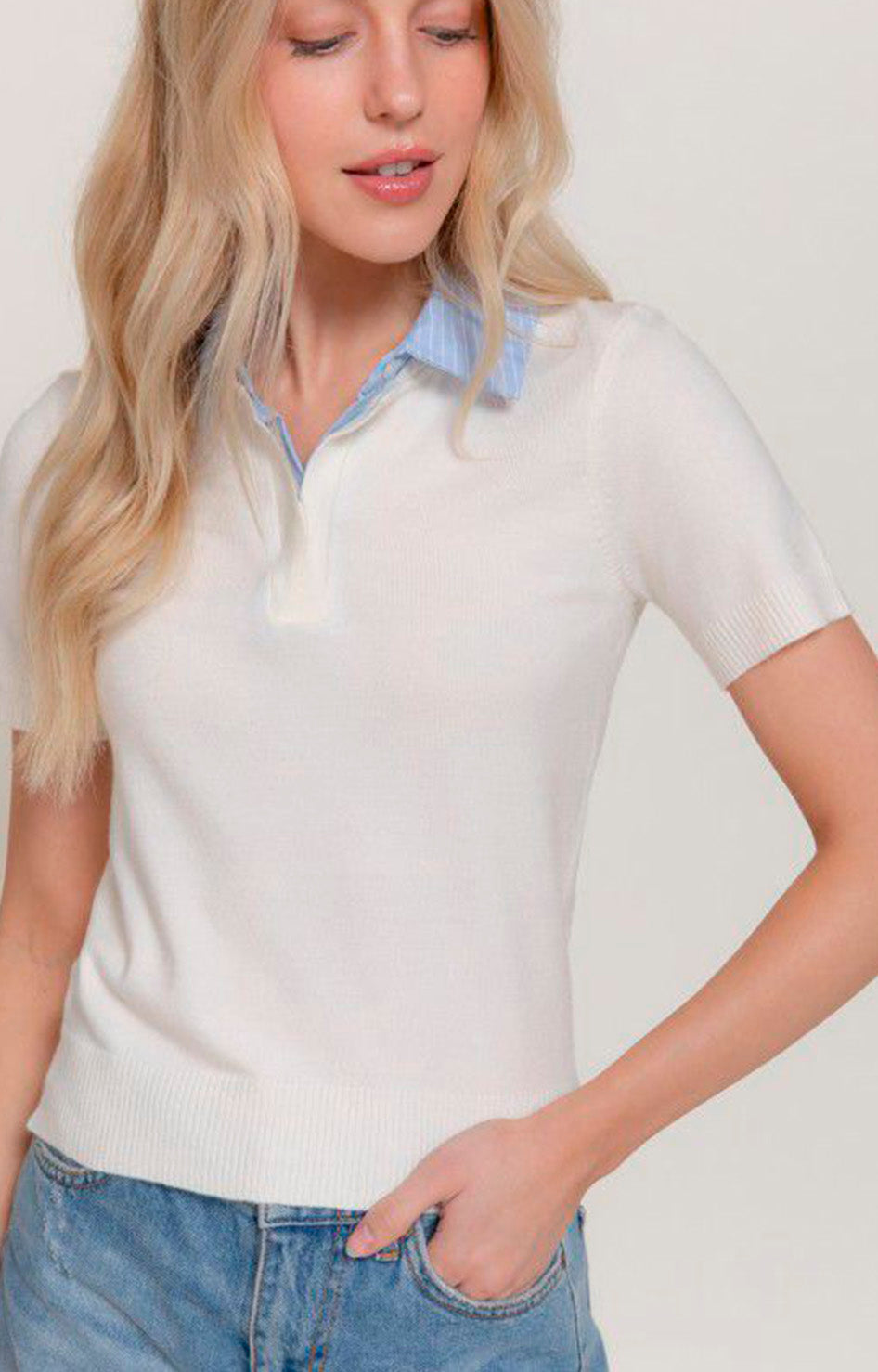 Blusa blanca con cuello azul - BLUSAS REGULAR Boutiquemirel 