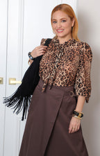 Blusa animal print regular de Boutiquemirel con lazo al cuello, tela suave y diseño moderno para mujer.