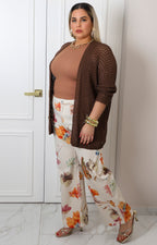 Pantalón con estampado floral beige