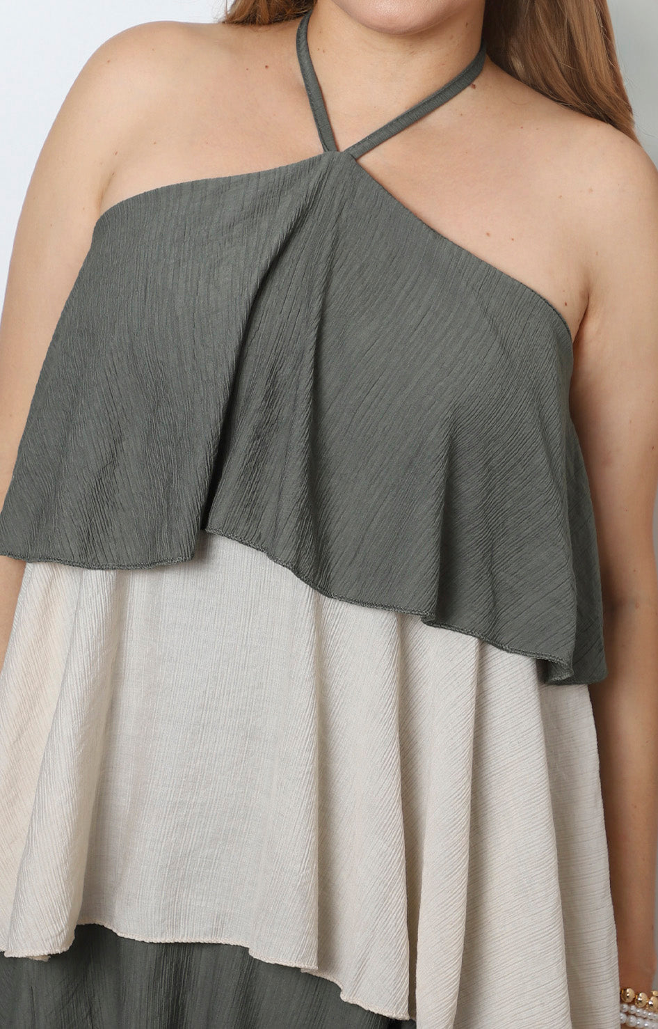 Vestido halter en capas