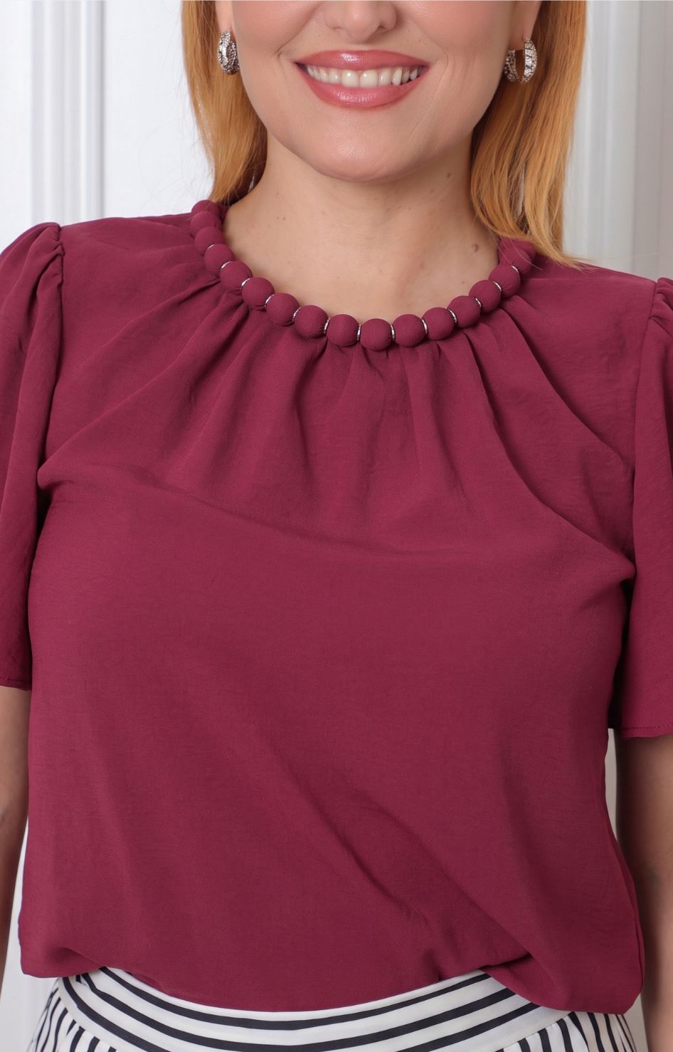 Blusa con cuello forrado y mangas campana