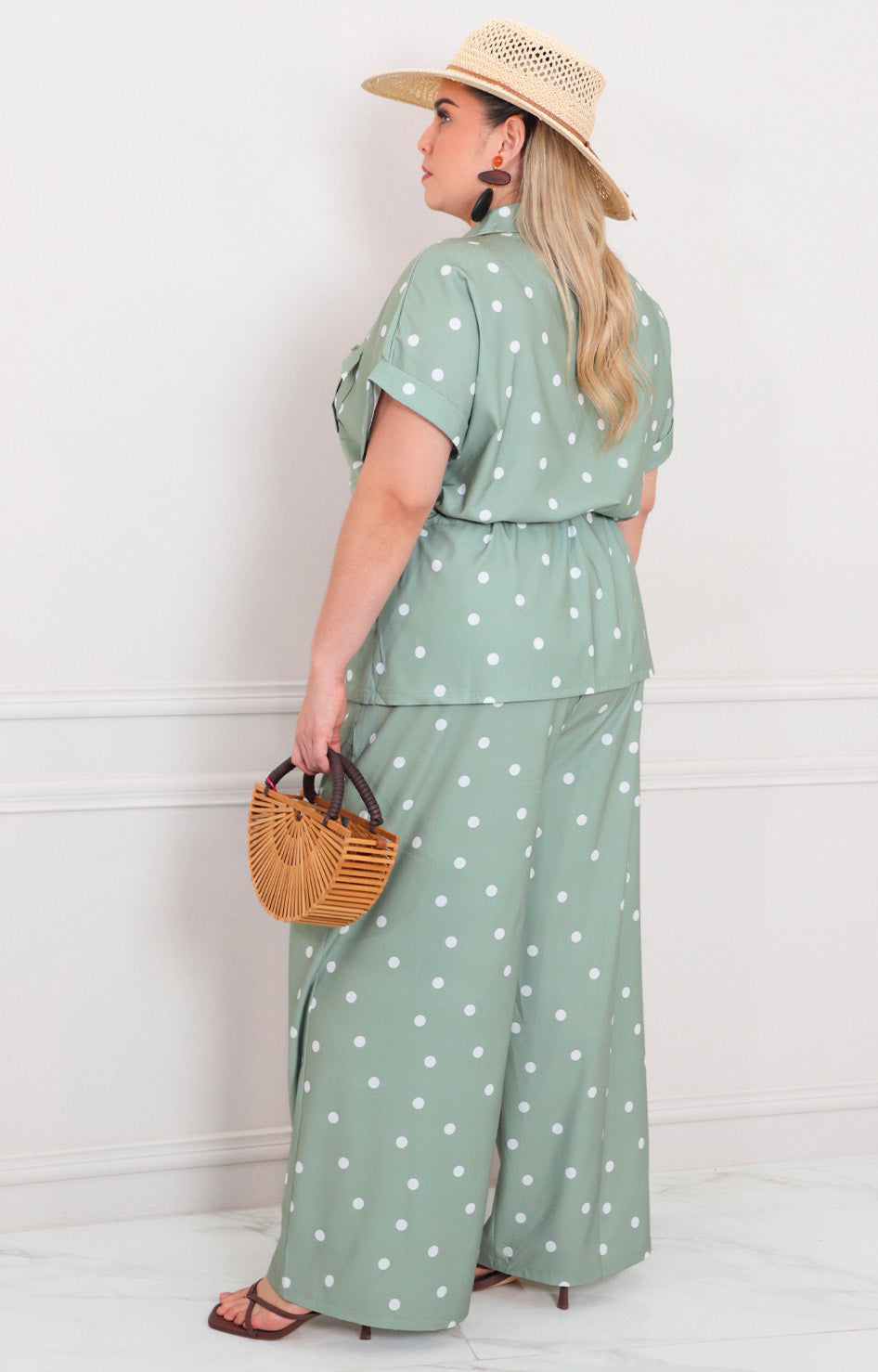 Conjunto verde con lunares SPACE para curvas, incluye top y falda, estampado de puntos, estilo cómodo y moderno.