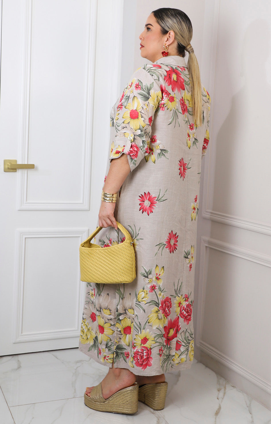 Vestido camisero beige con estampado floral