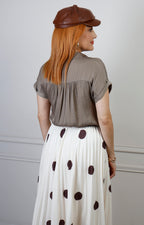 Blusa morada Boutiquemirel de corte regular, escote en V y botones frontales