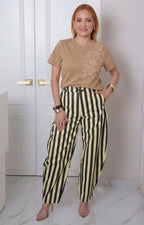 Blusa beige con aplicación floral de lentejuela