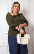 Blusa verde con escote drapeado y mangas globo