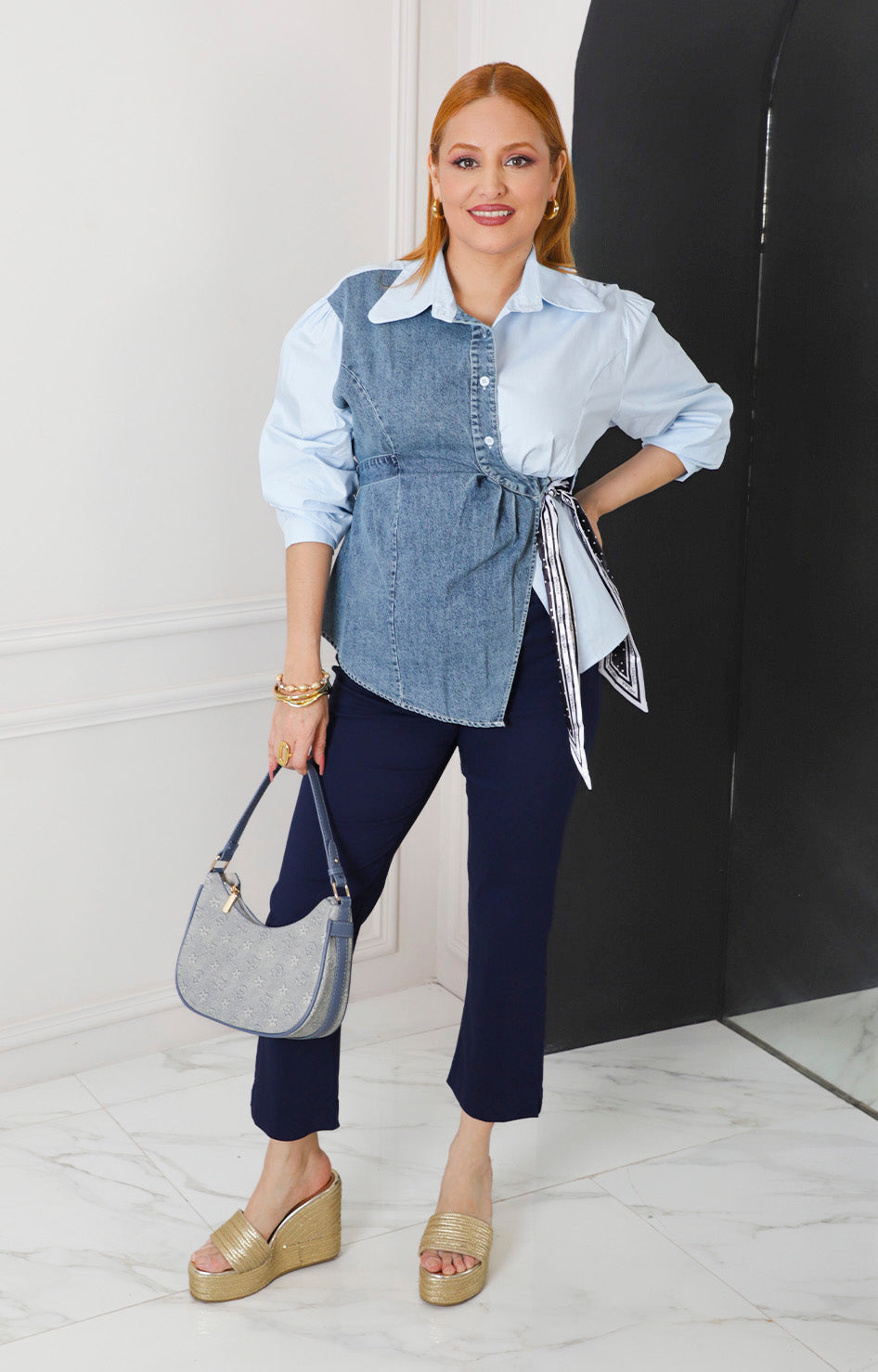 Blusa azul asimétrica