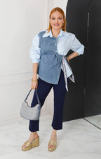 Blusa azul asimétrica