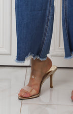 Pantalón de mezclilla con rasgado