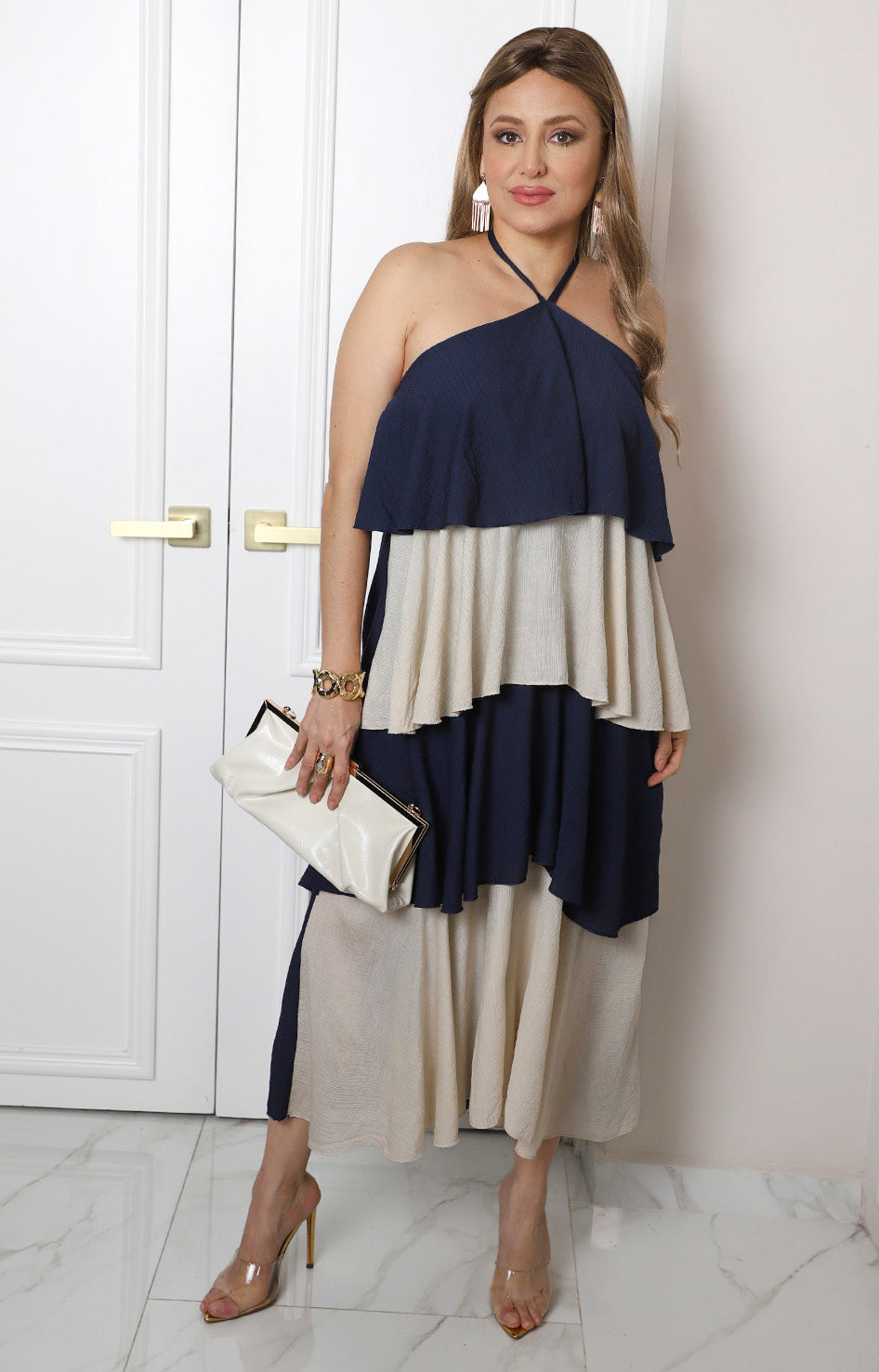 Vestido halter en capas
