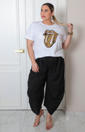 Pantalón negro con pinzas y botón