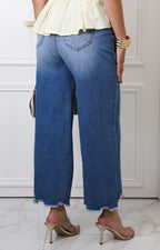 Pantalón de mezclilla con rasgado