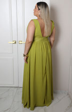 Vestido largo con escote en V y olanes laterales