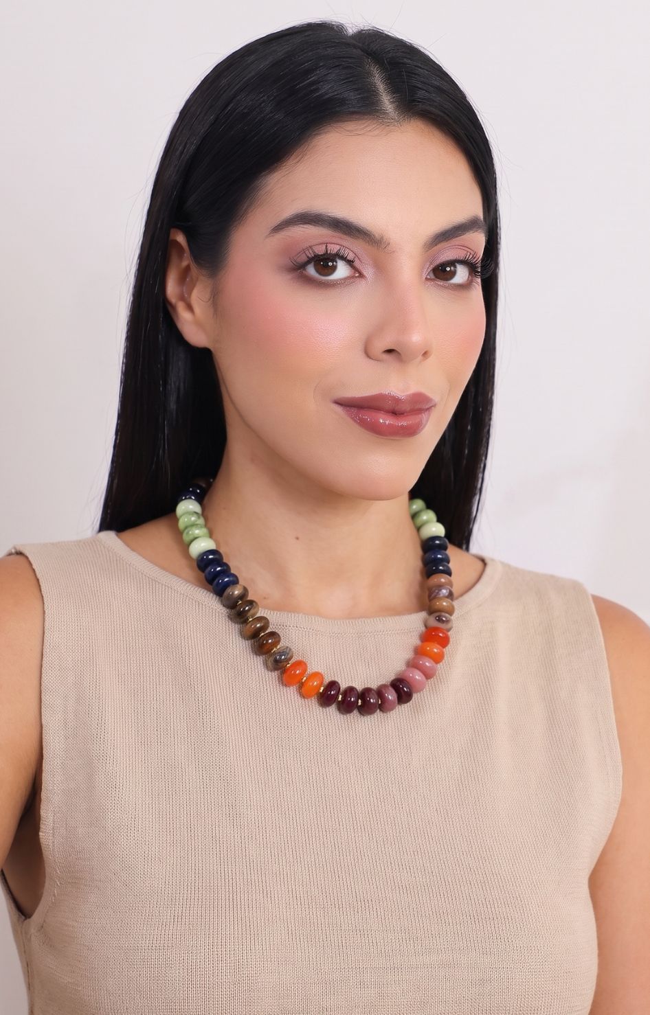 Collar de piedras multicolor