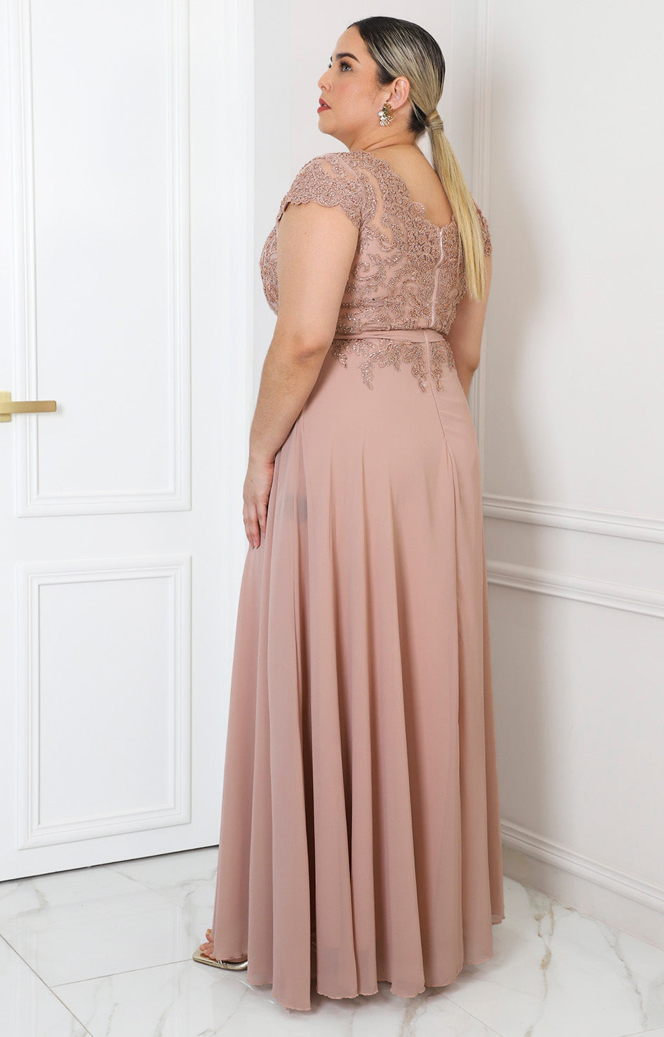 Vestido beige con guipiur
