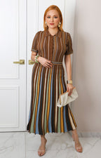 Vestido café con estampado de rayas
