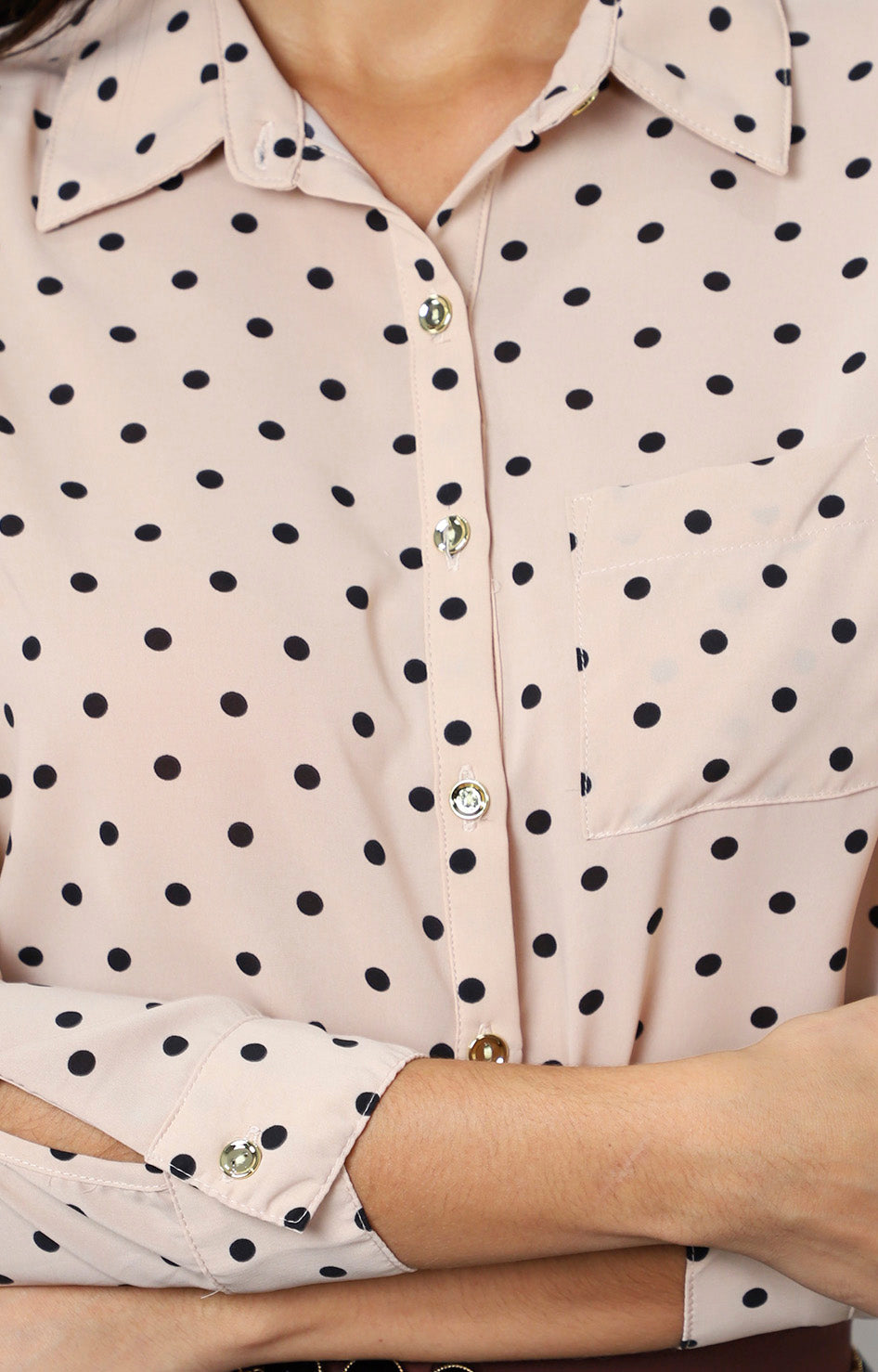 Blusa camisera beige con polka dots