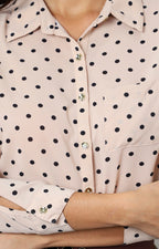 Blusa camisera beige con polka dots
