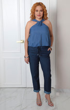 Blusa halter de Boutiquemirel con detalle fruncido, blusa regular de tela ligera y diseño ajustado en la parte superior.